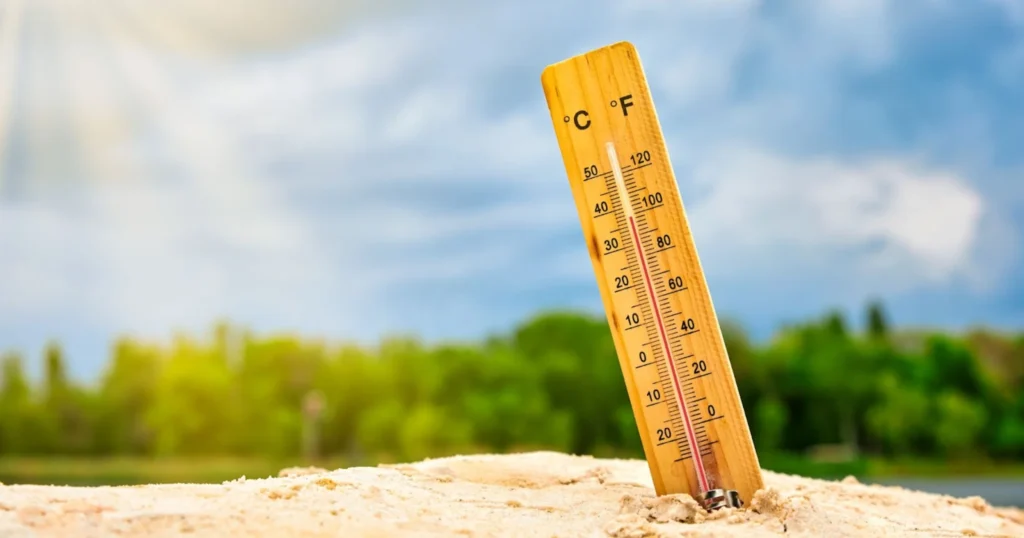 Why Your Wood Fence Turns Gray And How Staining Prevents It 2 Thermometer showing high temperature in Texas demonstrating harsh weather conditions that cause wood fences to turn gray and weathered